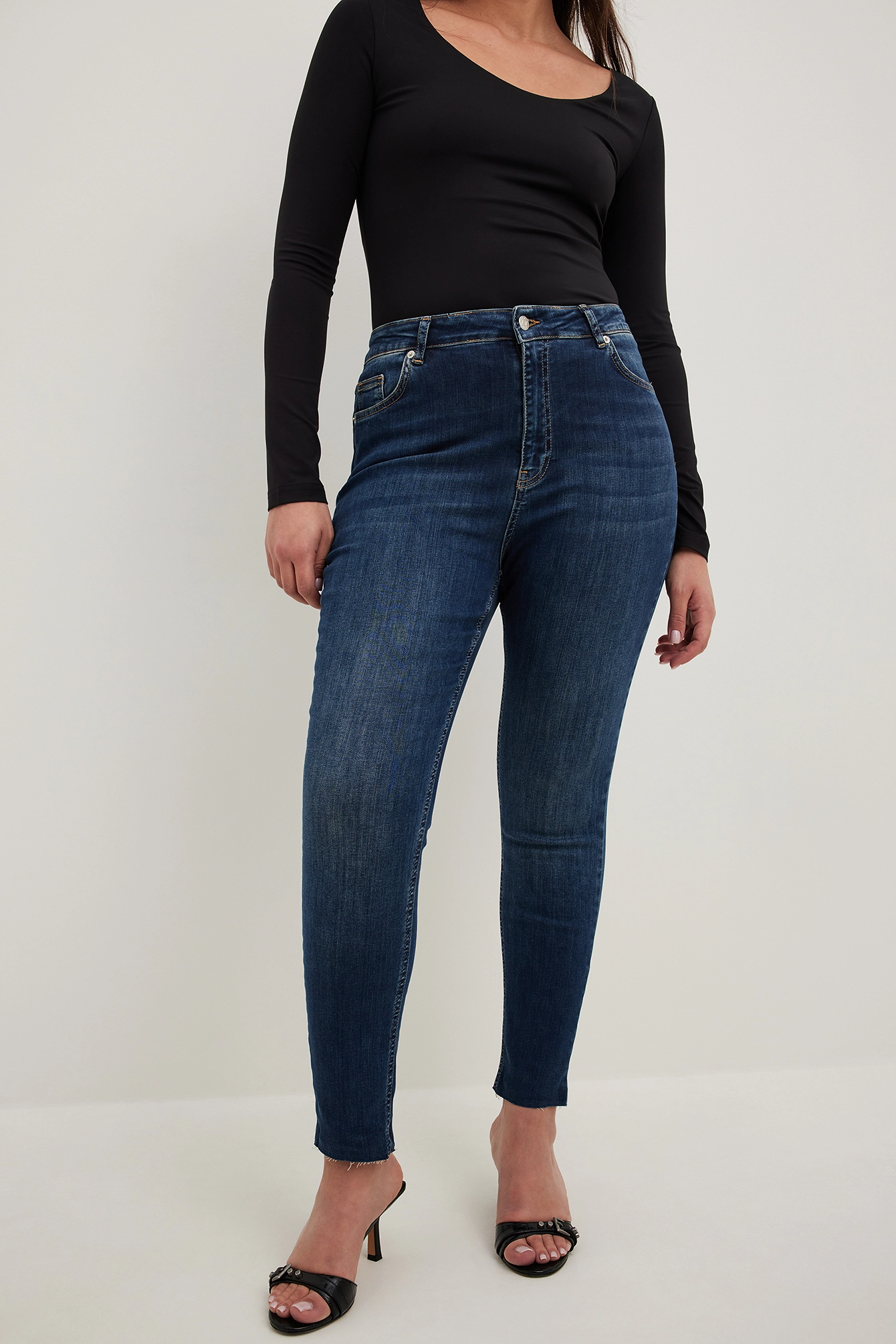 NA-KD Skinny High Waist Raw Hem Jeans - Image 18