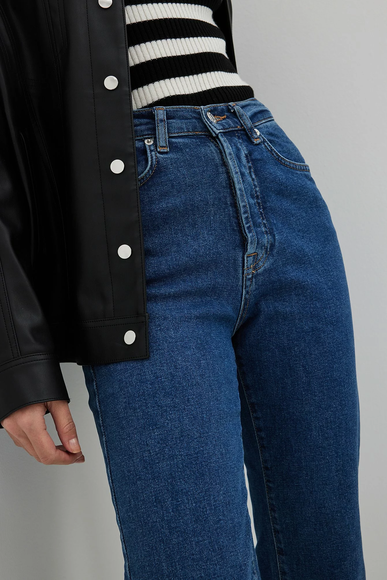 NA-KD Straight High Waist Jeans - Image 10