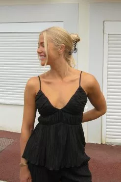 Moa Mattsson X NA-KD Structure Detail Singlet