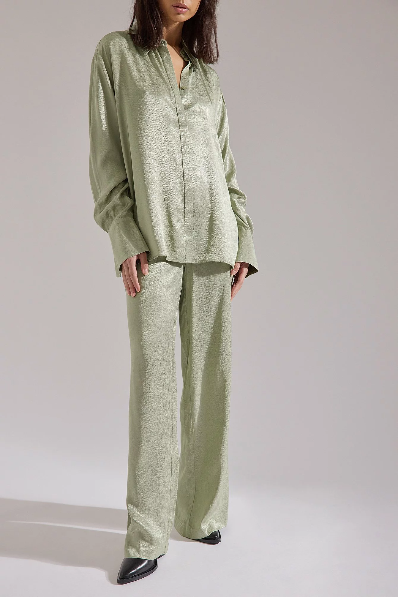 Stephsa X NA-KD Structured Satin Shirt - Image 3