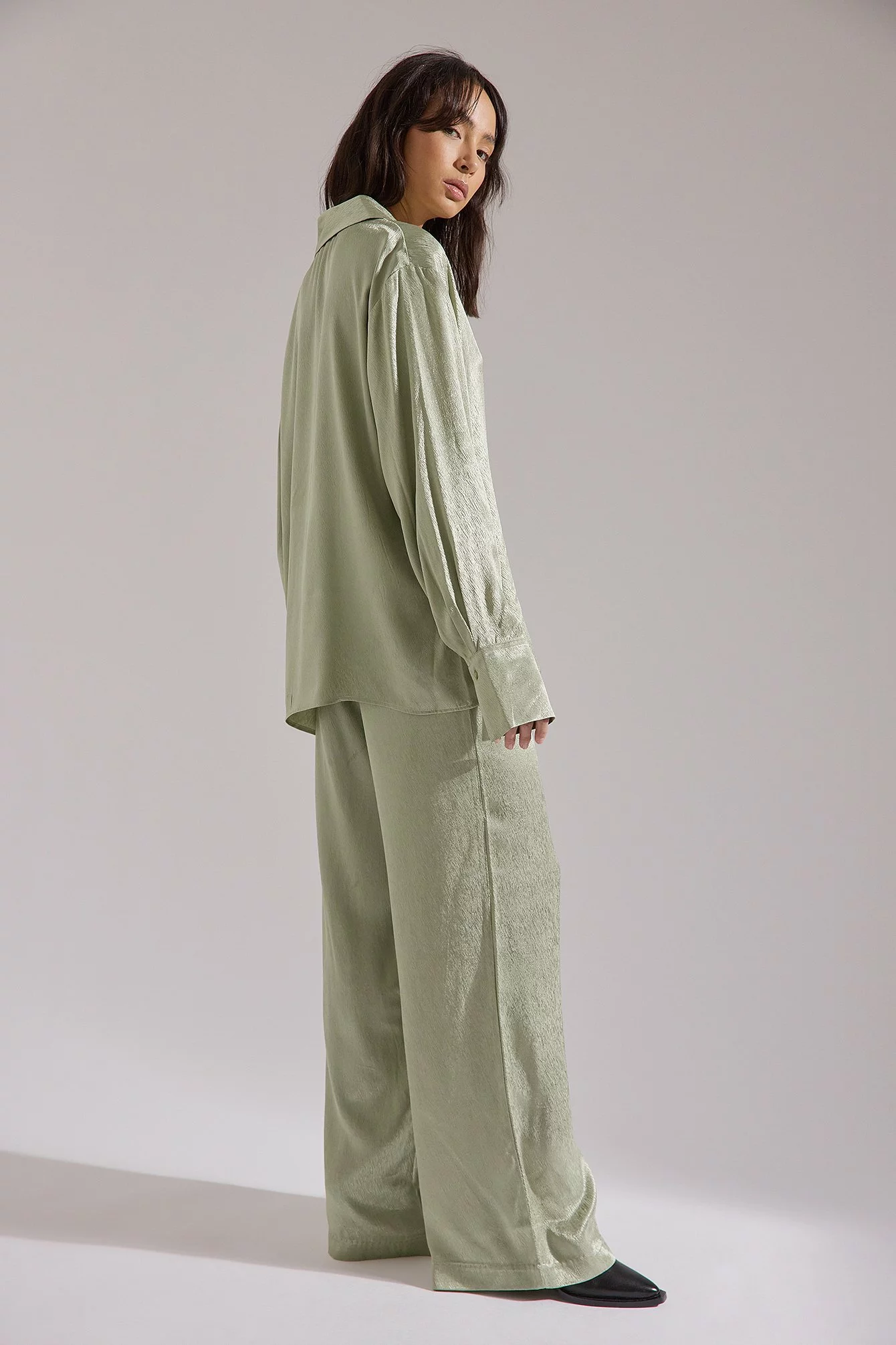 Stephsa X NA-KD Structured Satin Shirt - Image 2