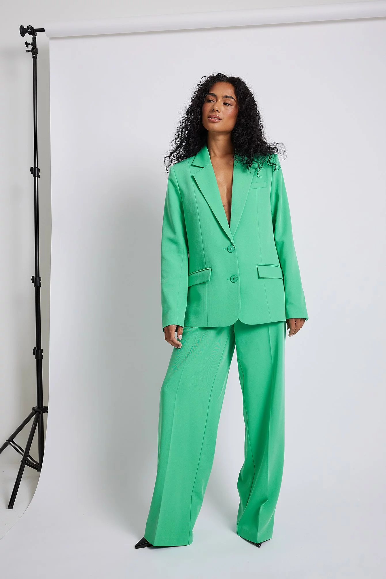 Karoline Dall X NA-KD Wide Trousers - Image 7