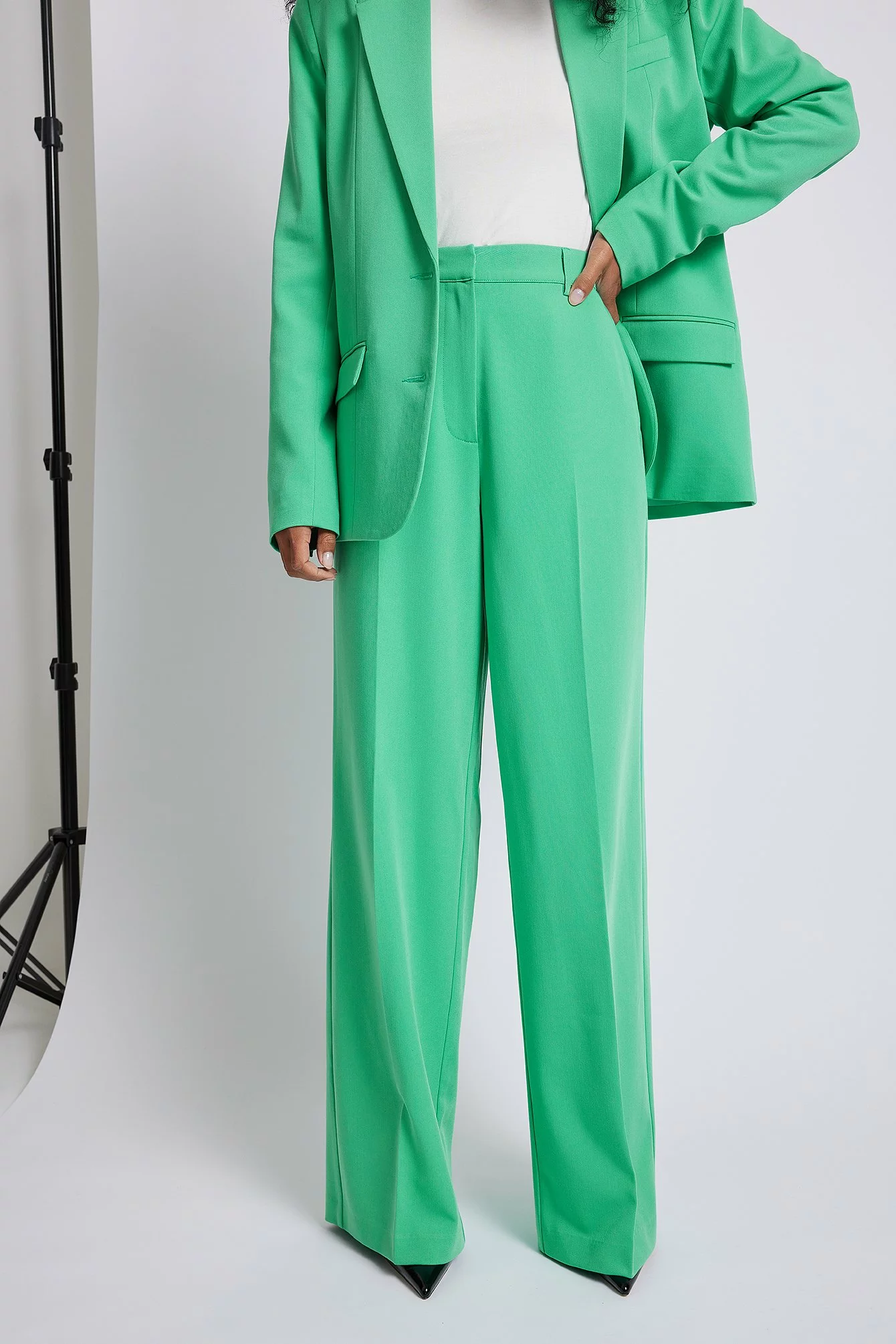 Karoline Dall X NA-KD Wide Trousers - Image 8