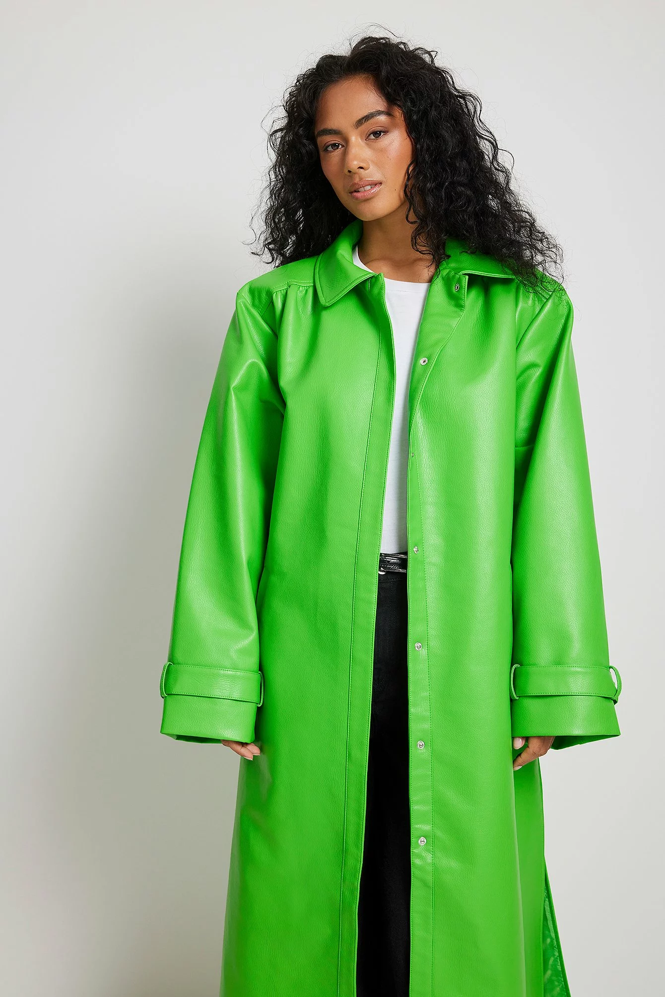 Janka Polliani X NA-KD Wrinkled Detailed Long PU Trench Coat - Image 4