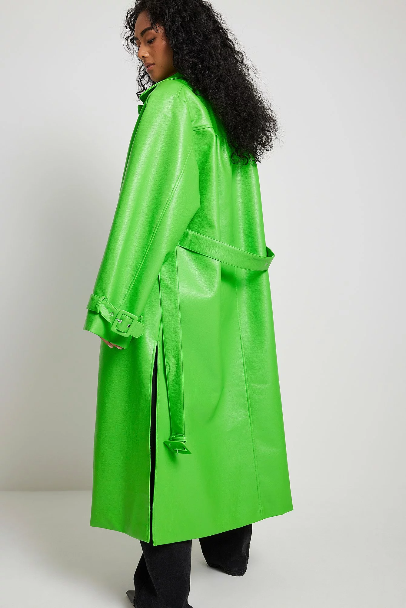 Janka Polliani X NA-KD Wrinkled Detailed Long PU Trench Coat - Image 3